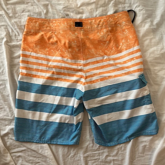O’Neill, 34 waist vintage board shorts - Picture 3 of 3